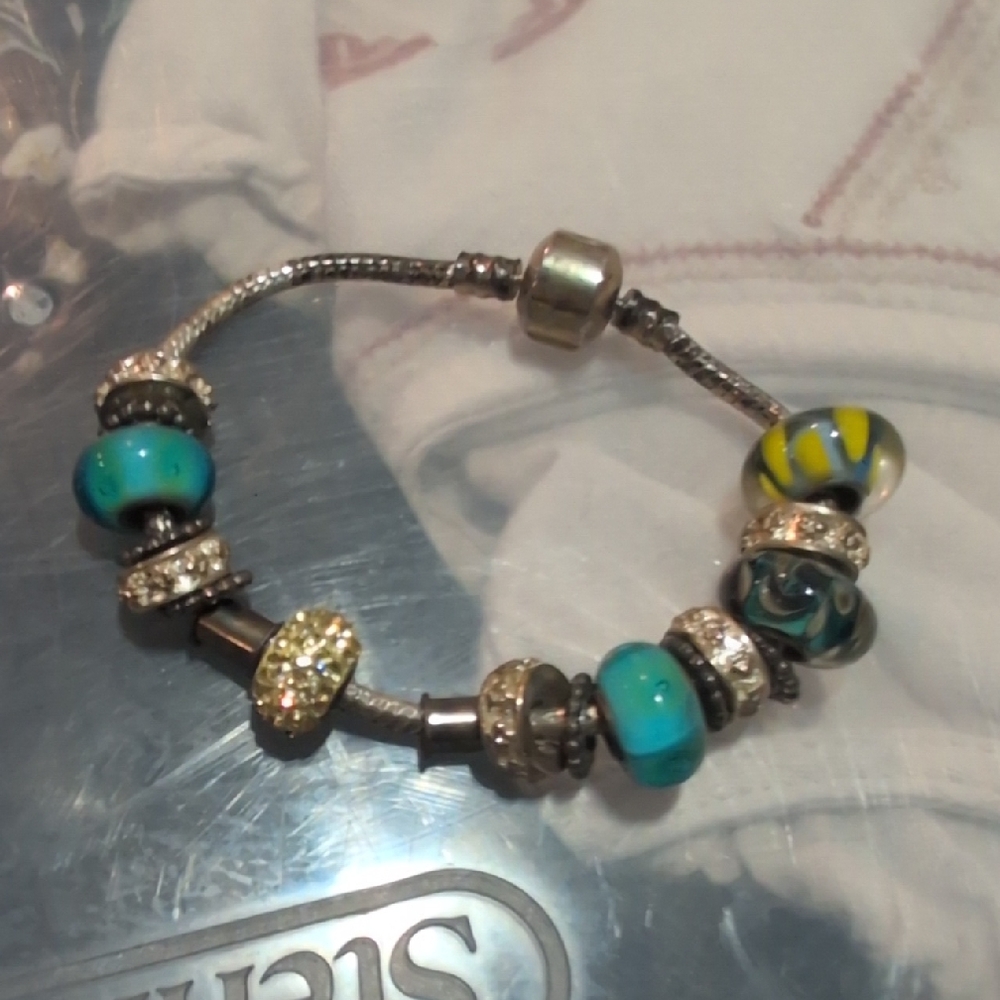 Elegant Beaded Bracelet with Turquoise and Silver Accents
